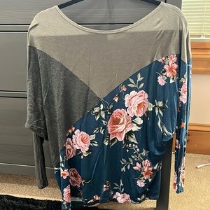 Women’s beautiful 3/4 top - small